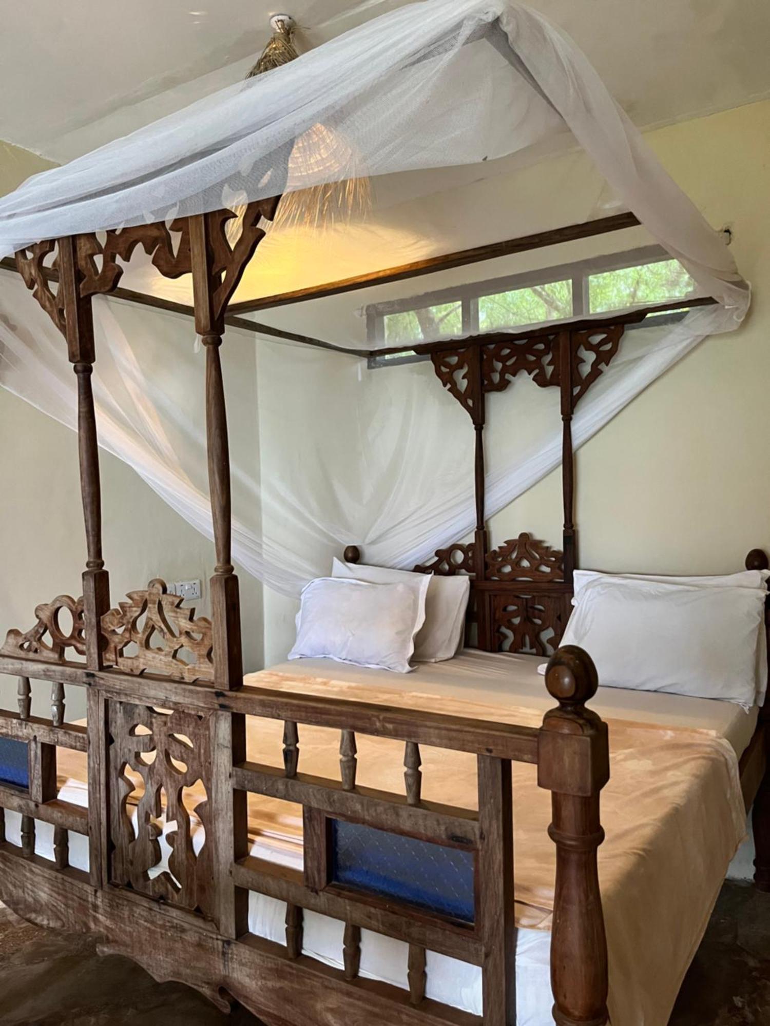 Sazani Beach Lodge And Tidal Lounge Нунгви Экстерьер фото
