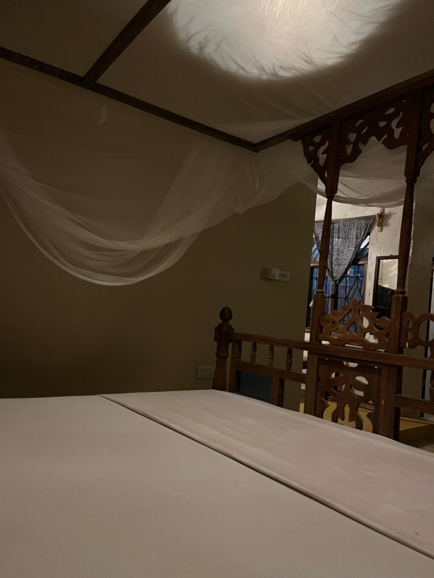 Sazani Beach Lodge And Tidal Lounge Нунгви Экстерьер фото
