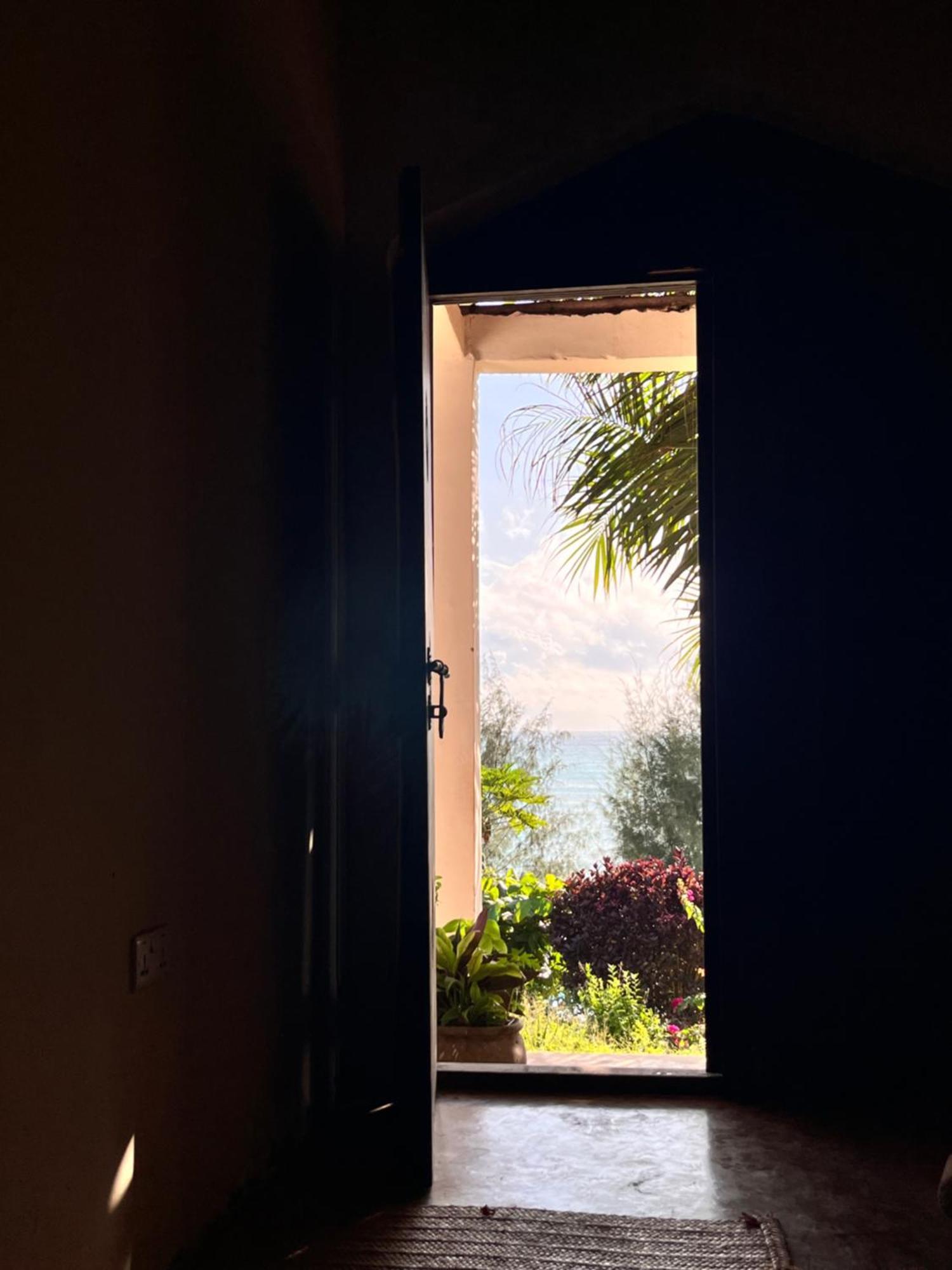 Sazani Beach Lodge And Tidal Lounge Нунгви Экстерьер фото