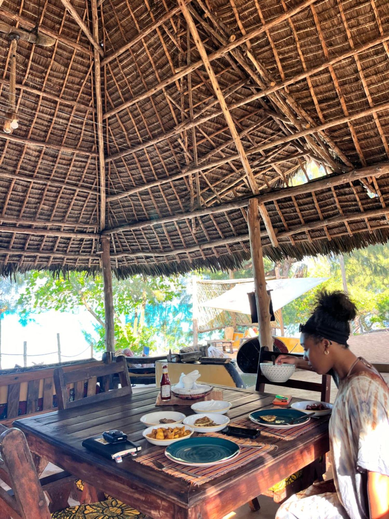 Sazani Beach Lodge And Tidal Lounge Нунгви Экстерьер фото