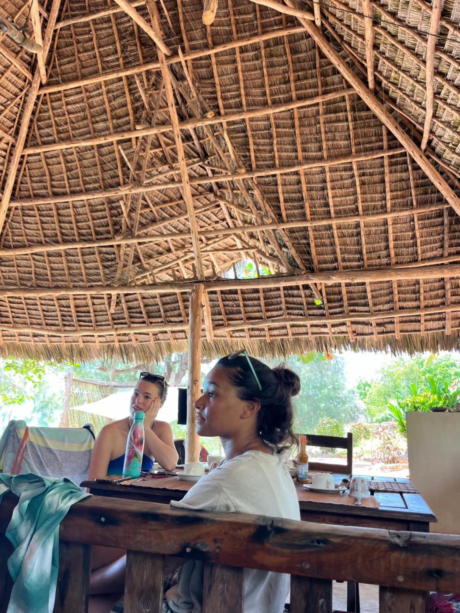 Sazani Beach Lodge And Tidal Lounge Нунгви Экстерьер фото
