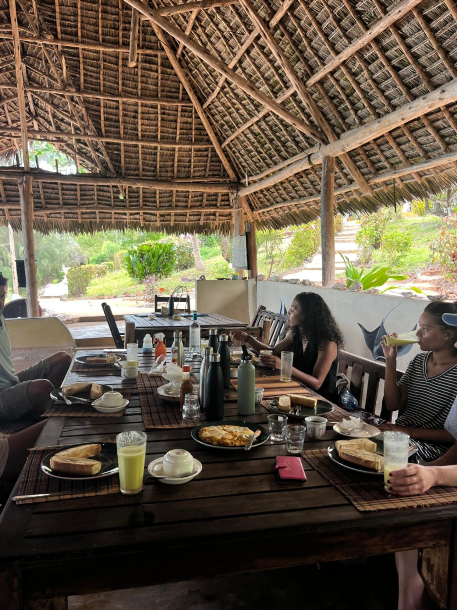 Sazani Beach Lodge And Tidal Lounge Нунгви Экстерьер фото