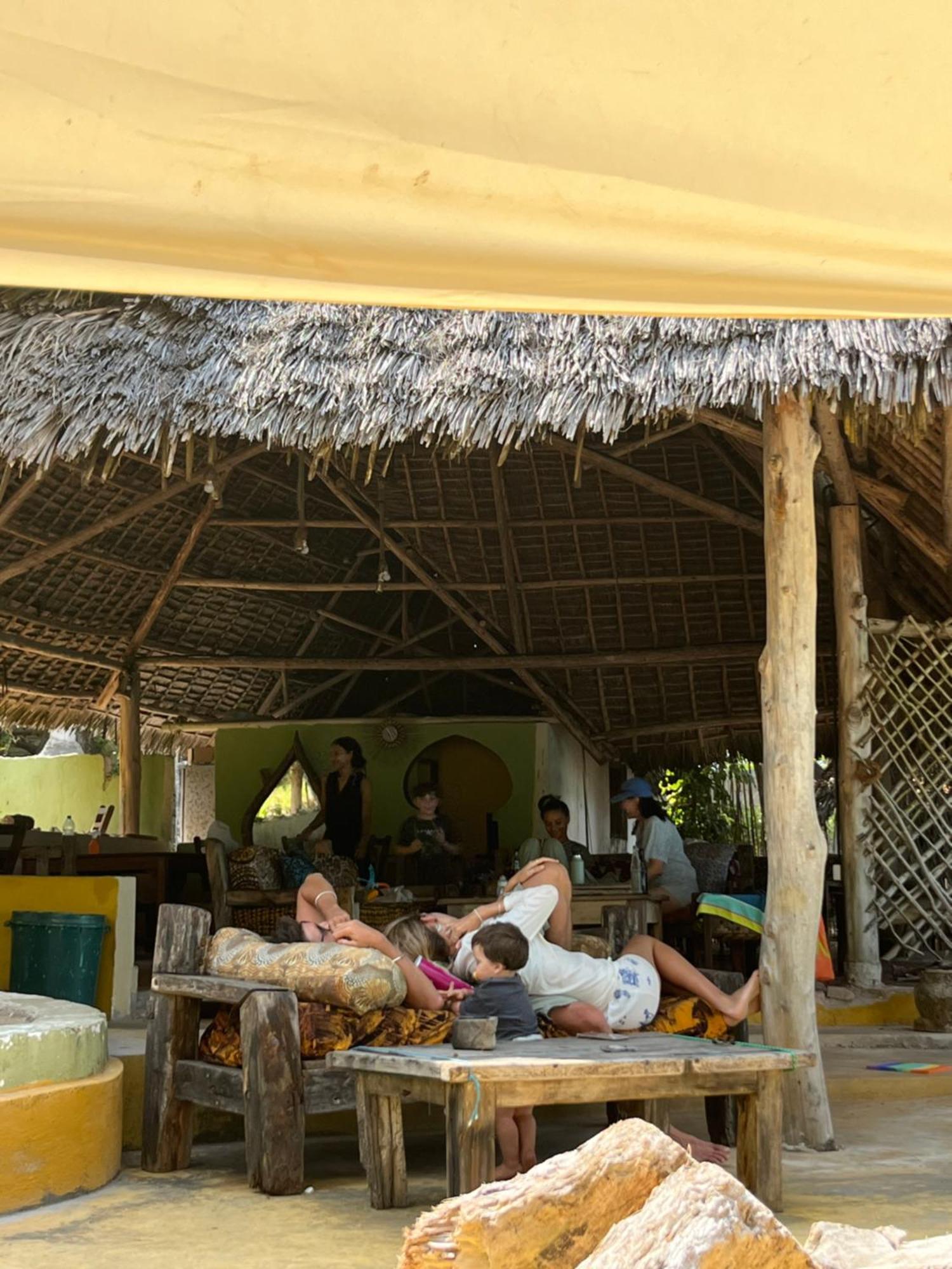Sazani Beach Lodge And Tidal Lounge Нунгви Экстерьер фото