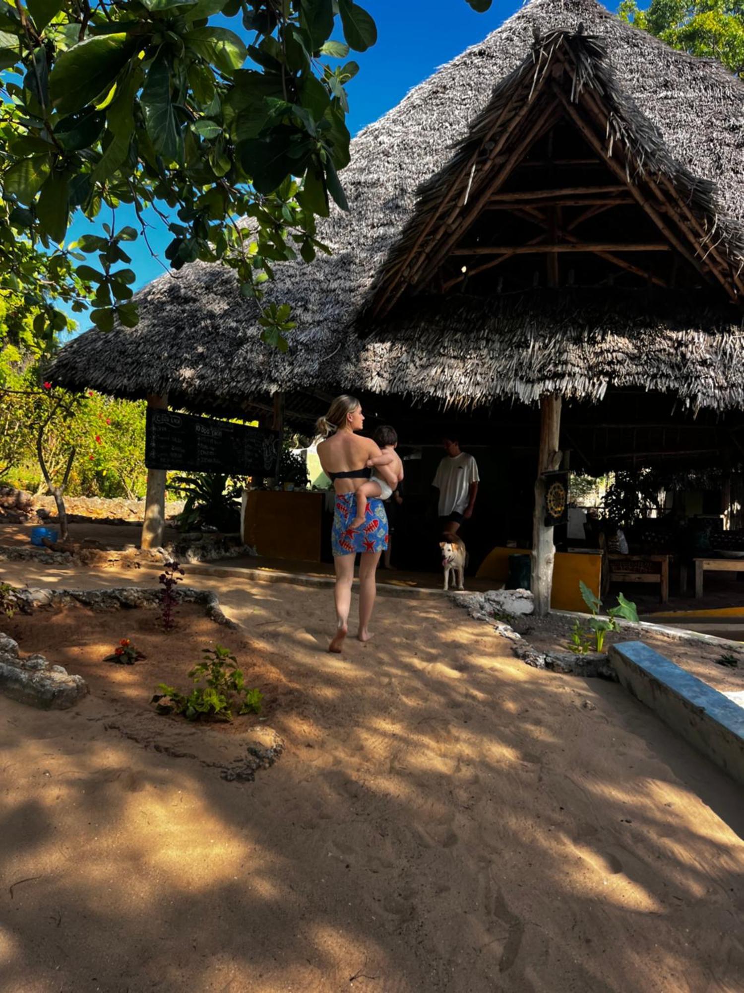 Sazani Beach Lodge And Tidal Lounge Нунгви Экстерьер фото