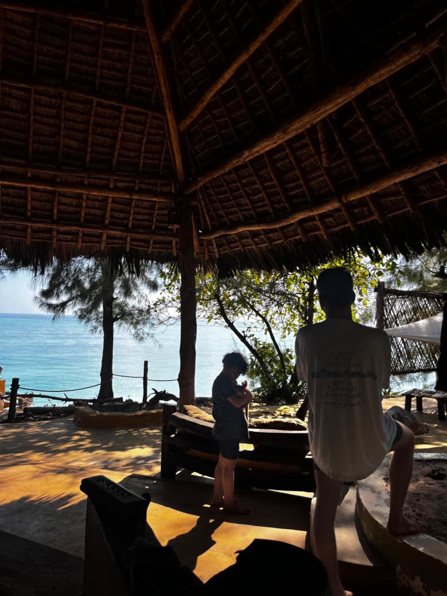 Sazani Beach Lodge And Tidal Lounge Нунгви Экстерьер фото