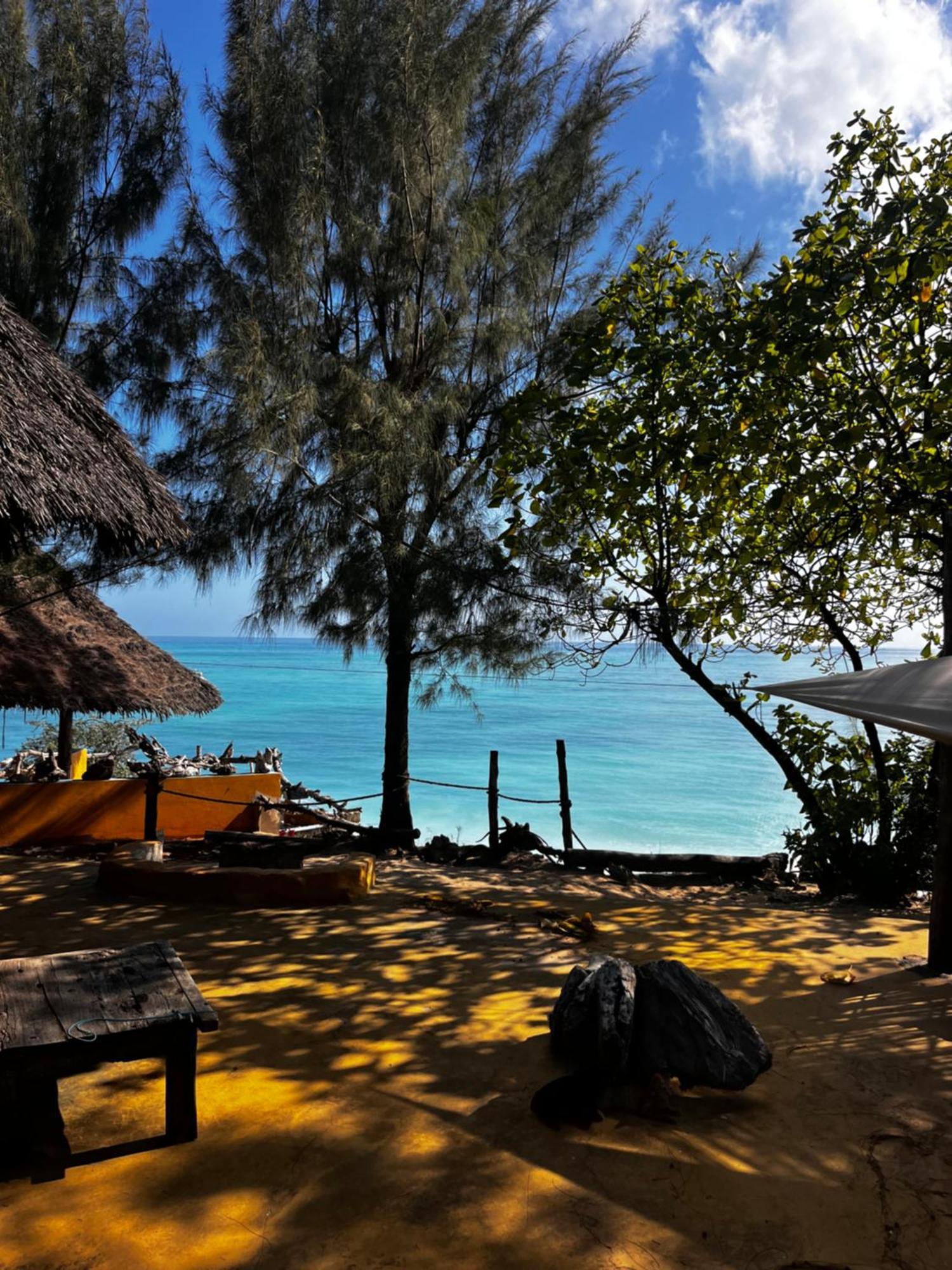 Sazani Beach Lodge And Tidal Lounge Нунгви Экстерьер фото