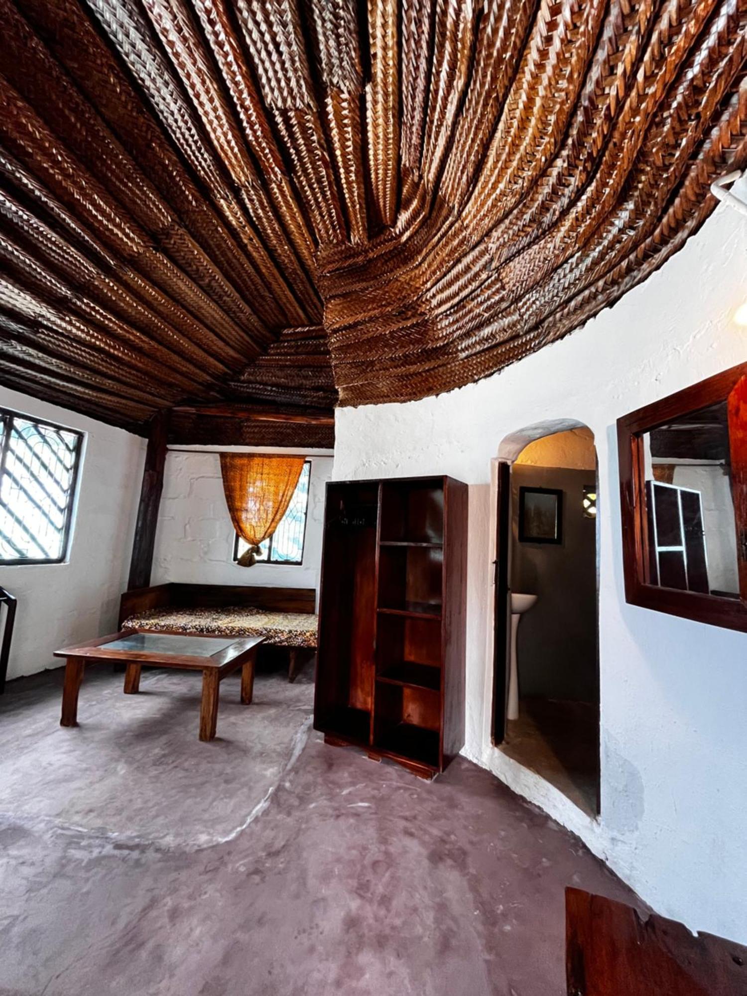 Sazani Beach Lodge And Tidal Lounge Нунгви Экстерьер фото