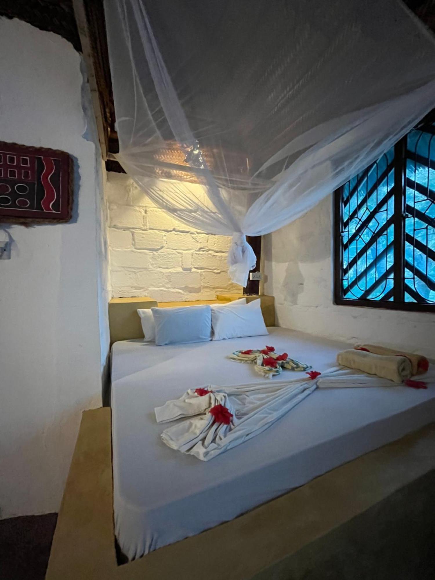 Sazani Beach Lodge And Tidal Lounge Нунгви Экстерьер фото