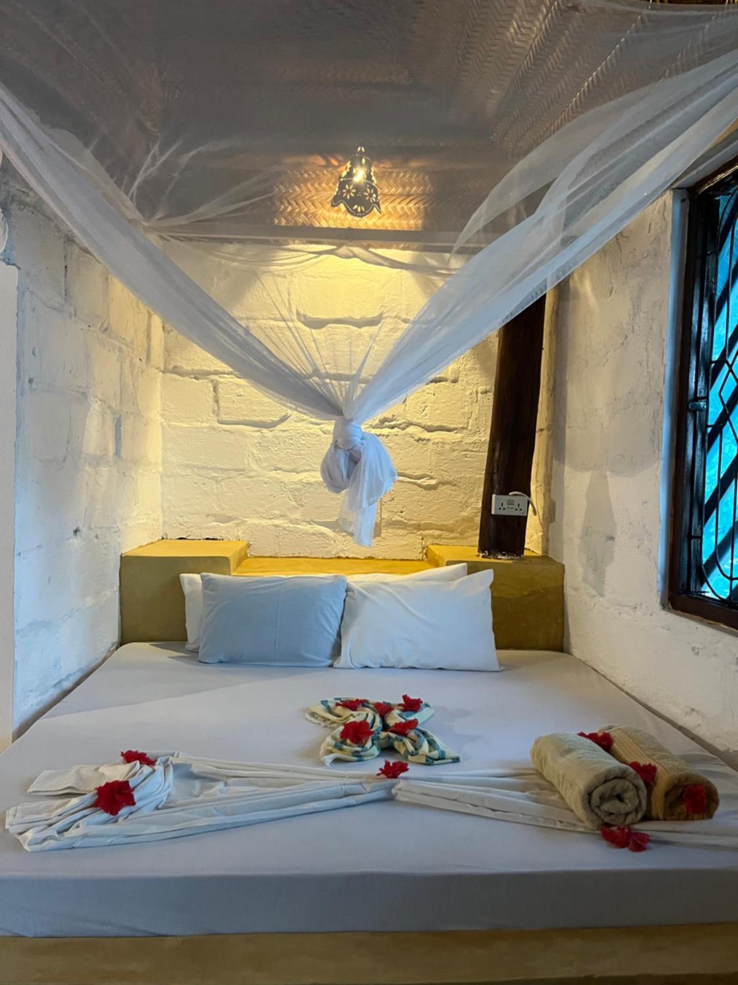 Sazani Beach Lodge And Tidal Lounge Нунгви Экстерьер фото